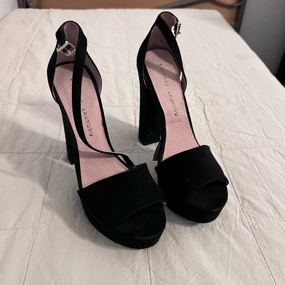 Chinese Laundry Black Chunky Heel Sandals